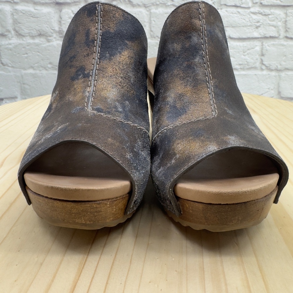 Dansko Brown and Tan Wedge Sandals - Picture 7 of 14